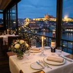 Romantická večeře Praha: 7 restaurací pro dokonalé rande Elegantně prostřený stůl v luxusní pražské restauraci připravený pro dvě osoby