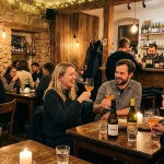 Nejlepší vinný bar Praha: 7 skrytých míst, která vás ohromí atmosférou 5 Atmosféra útulného vinného baru v centru Prahy